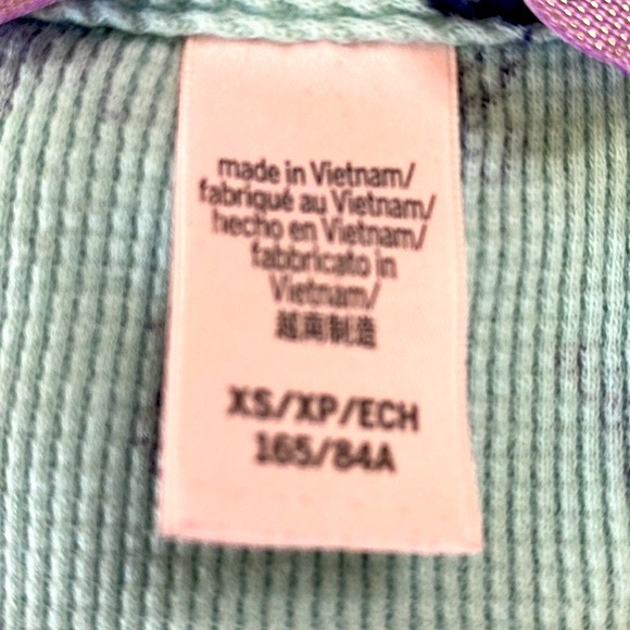 Victoria’s Secret green pajama top with navy blue VS logos - Picture 6 of 7